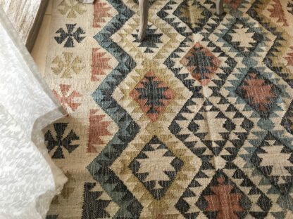 Navaho Rug 5x8’ - Image 2